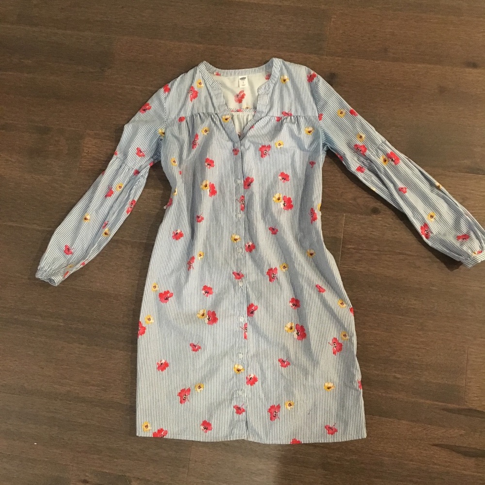 Adorable Old Navy shirt dress!